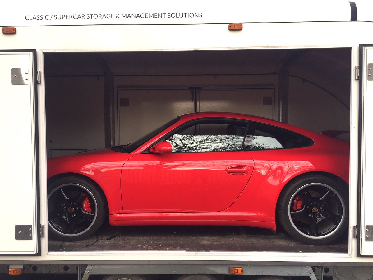 On the road again. It’s been a busy few weeks for our trailer. 

southdownssecure.com/services/

#southdownssecure #carstorage #nrgoodwood #grrc #porsche #911 #carrera4s #cartransport #trailer #carlifestyle #woodfordtrailers #supercartransport