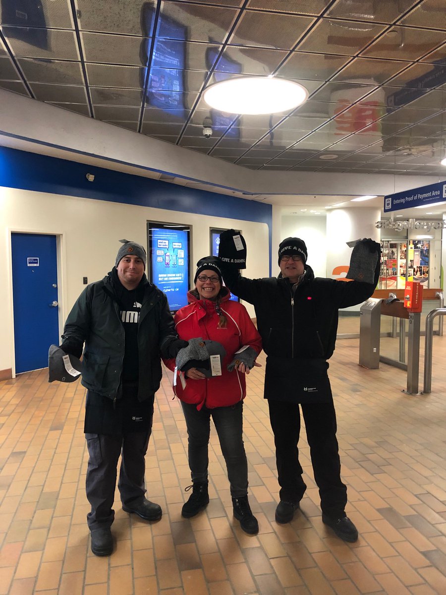 Enthusiastic volunteers at all LRT stations this morning, come support #toquetuesday to help end youth homelessness. #yeg