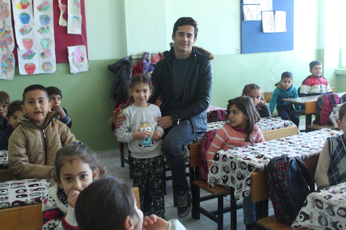 1Okullar's tweet photo. Açılış töreninin ardından Cizre Fen Lisesi gönüllülerimizle, yaptığımız çalışmalar ve gönüllülük hakkında sınıf ziyaretleri gerçekleştirdik.

#HayataKatıl
#Gençlerİçin
#GençlikProjeleriDestekProgramı

@gencliksporbak
@GSBgenclik
@GSBgenclikproje https://t.co/dcHWYmf4vS