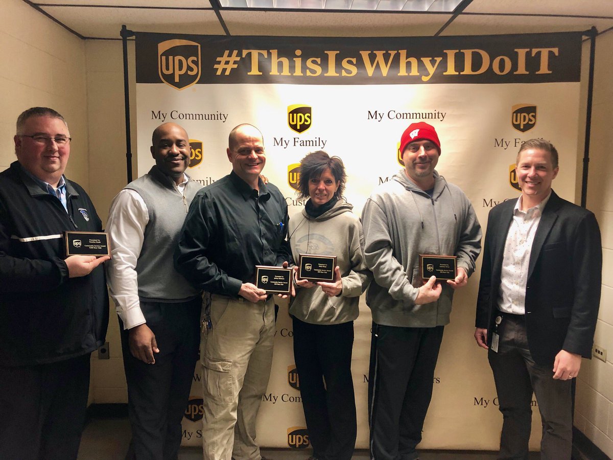 GR Full time Sups recognizing Holly Klinge and Tony Simon for their dedication to spend time outside of UPS to help out their community. #UPS #DedicationToCommunity #UPSerShoutout @Mark_L_Smith @Shellab1Shellie @Gr8LakesUPSers