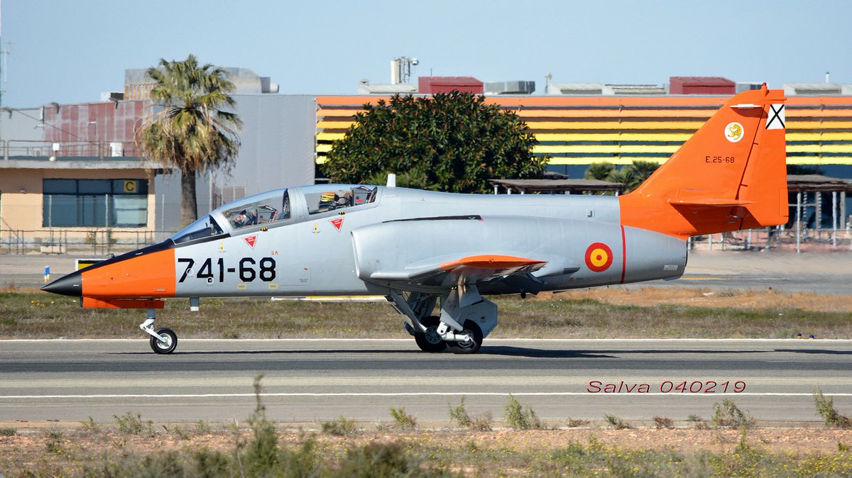 Día a día en la  #AcademiaGeneraldelAire. Como curiosidad observar uno de los C.101 procedentes de la #BAMatacan y que ahora presta sus servicios en la #BASanJavier luciendo su nuevo indicativo (número de puro). <a href="/EjercitoAire/">Ejército del Aire y del Espacio</a> <a href="/SpottersMurcia/">Spotters Murcia</a>
