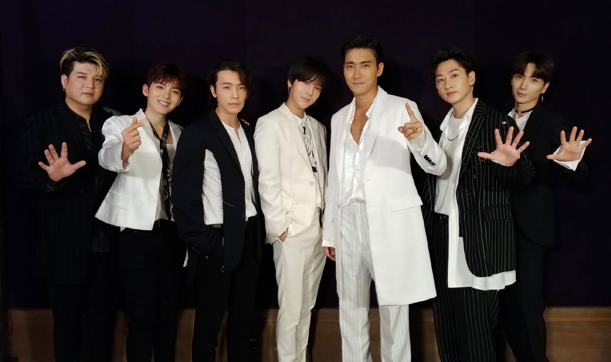 seakch1's tweet photo. 哥哥们新年快乐🎉，2019年继续走花路呀～
새해에는 꽃길만 걷개.
祝新年只走花路💙 https://t.co/tAH1Ocrvq7