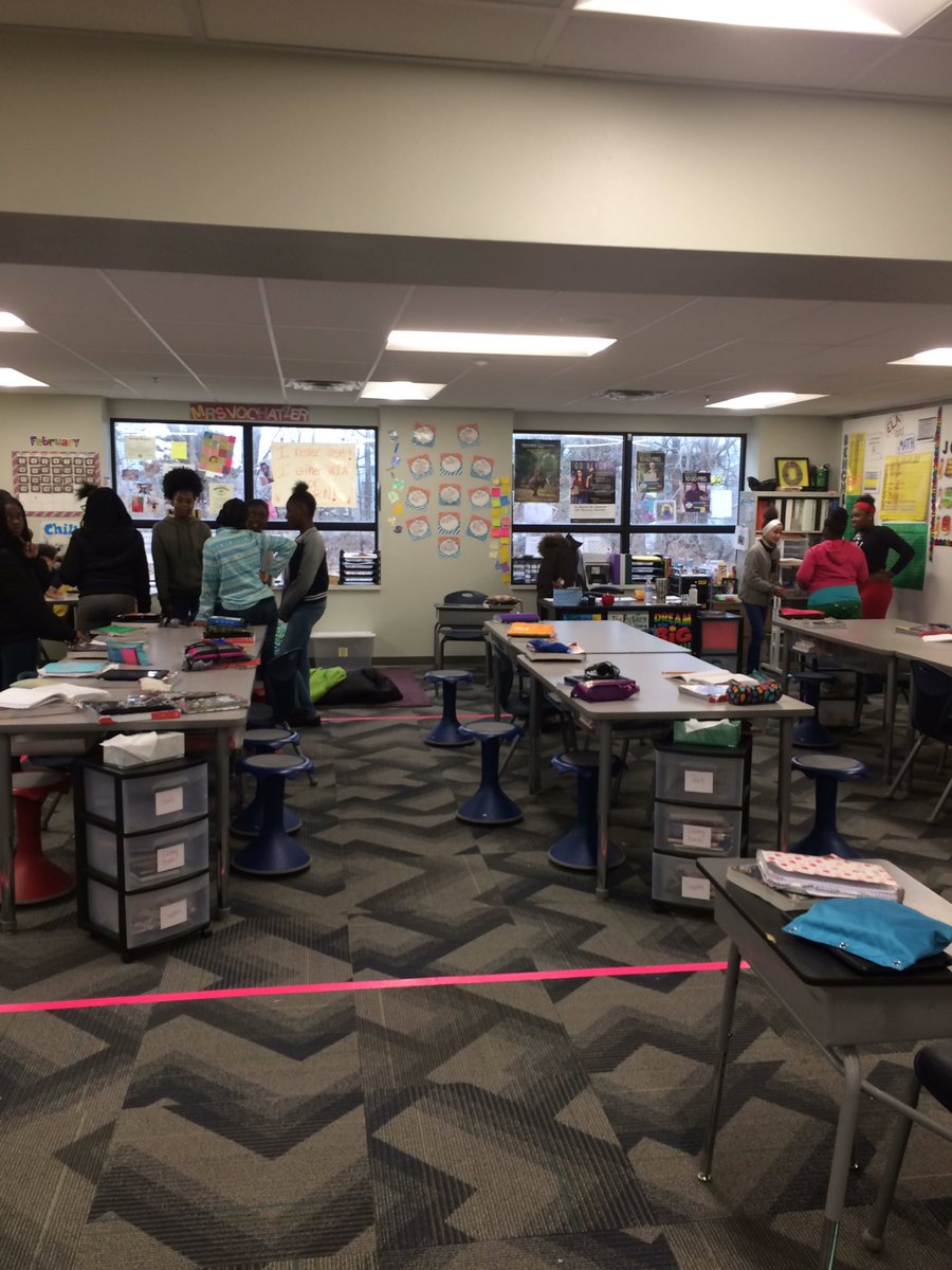 EOlerich's tweet photo. Deciding which number doesn’t belong with the rest. Four corners to help us decide. #LovingOurSOS #SpotlightOnStrategies @CompassHMC1 @sgraff_ITS @DiscoveryEd https://t.co/kZXMlNUpEC