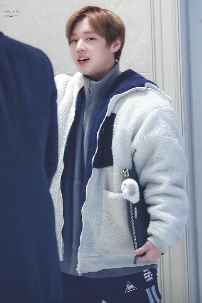 timeto_pjh's tweet photo. 180206 멕시카나 팬싸인회 출퇴근 #박지훈 https://t.co/oYVuNRlEsy