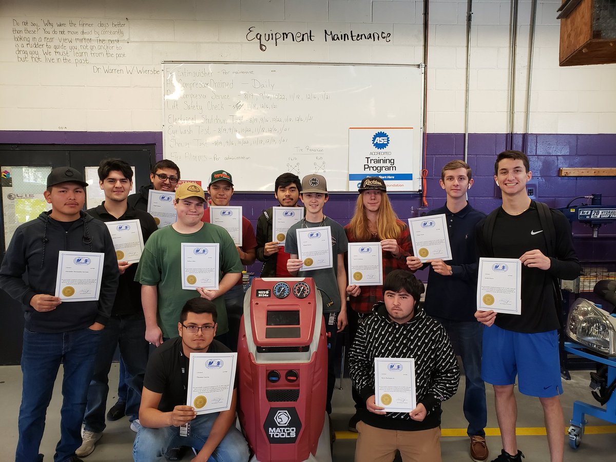 Jason_Anderson7's tweet photo. Automotive students received there @MACS_Worldwide 609 certificates today. Congratulations students. #careerready #gobrahmans #brahmanway @matcotools https://t.co/SueVIvytXD