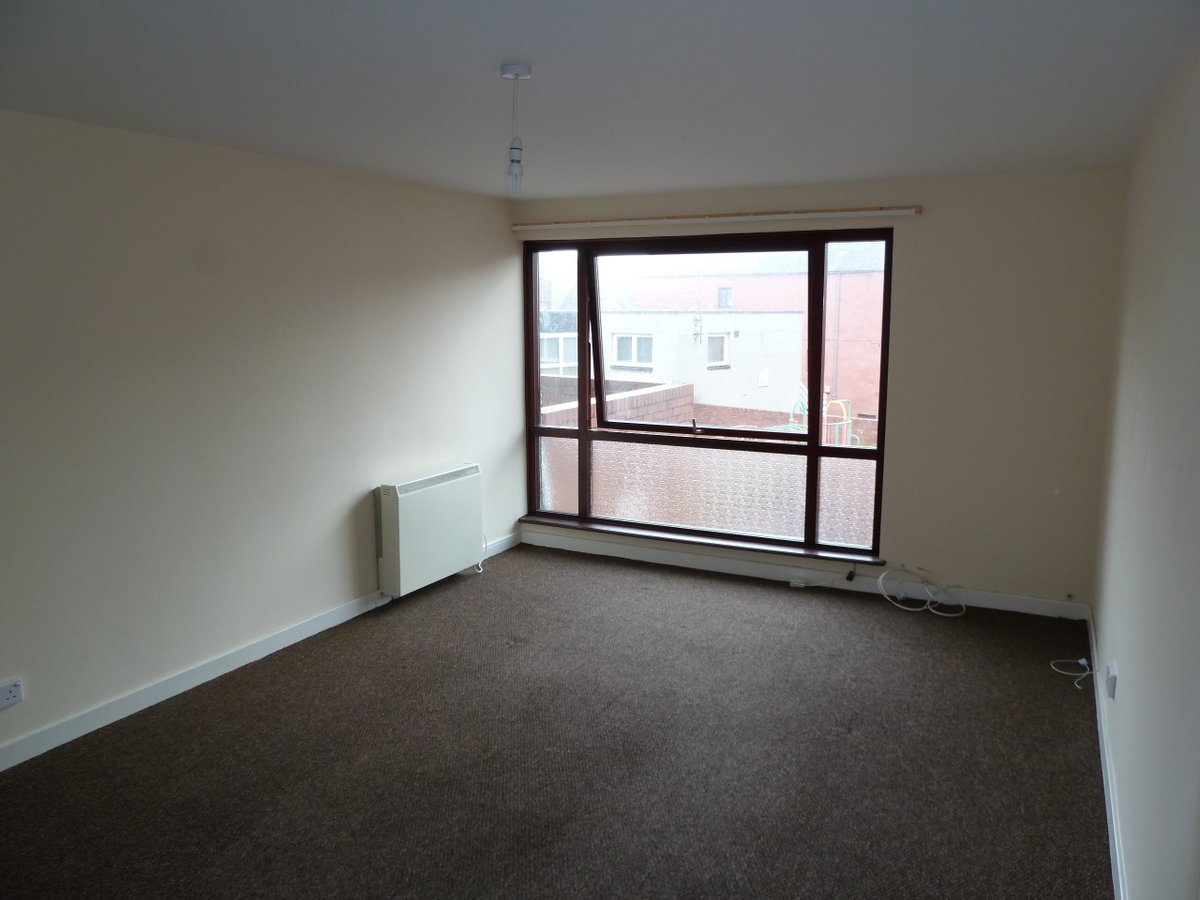 CruzProperty's tweet image. *TO LET* Writers Court, Dunbar £720pcm
Impressively spacious and bright three bedroom terraced house, located within easy walking distance of Dunbar’s high street, harbours and beaches. #Propertytolet #Cruz #PropertyManagement @LothianLoop