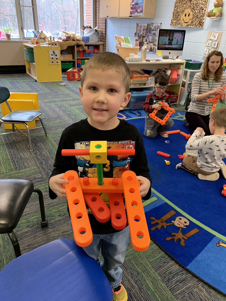 GreenBay110's tweet photo. Building robots #engage112 #gb112 https://t.co/FXXTCeGDMl