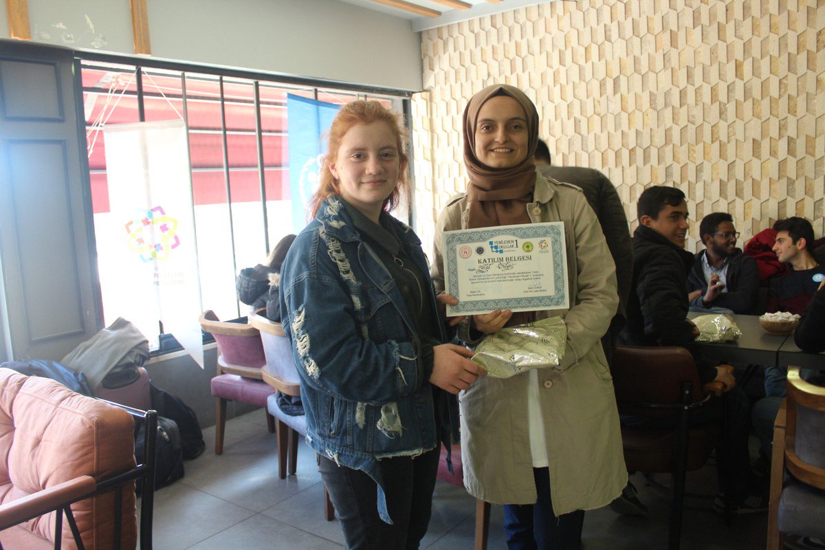 1Okullar's tweet photo. Cizre Fen Lisesi Gönüllülerimize katılım belgelerini ve hediyelerini teslim ettik.

#HayataKatıl
#Gençlerİçin
#GençlikProjeleriDestekProgramı

@gencliksporbak
@GSBgenclikproje
@GSBgenclik https://t.co/z9SvI6iFPc