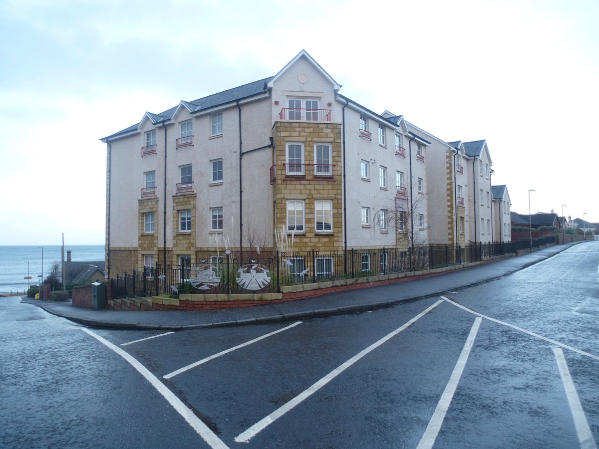 CruzProperty's tweet image. *TO LET* Roxburgh Lodge Wynd, Dunbar £675pcm
This generously sized 2 bedroom property is situated a stone’s throw away from Dunbar’s popular Golf Club with outstanding views of the East Coast. #Cruz #PropertytoLet #PropertyManagement @LothianLoop
