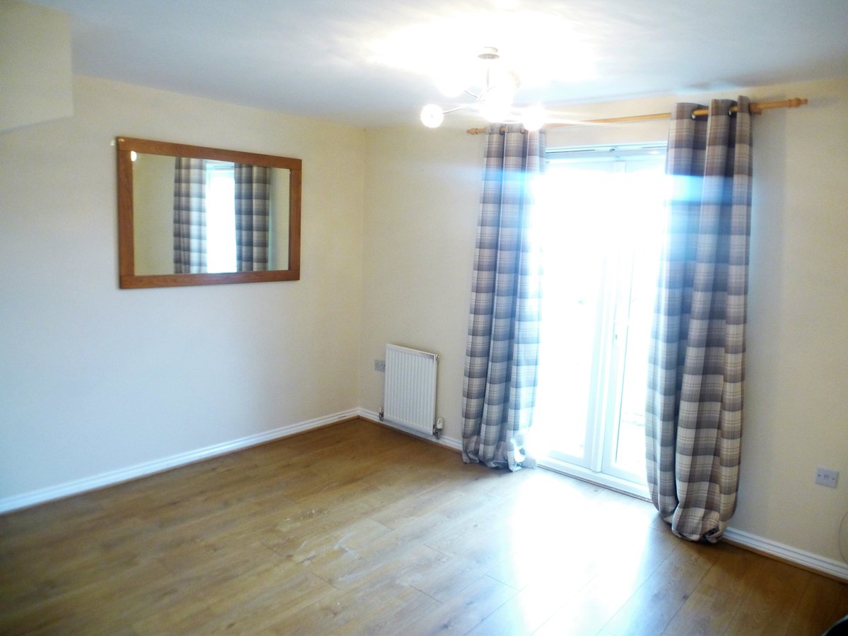CruzProperty's tweet image. *TO LET* Fairbairn Way, Dunbar £700pcm
A modern two bedroom mid-terraced house, situated within a new development of housing in Dunbar.  #Cruz #propertymanagement #propertytorent @LothianLoop