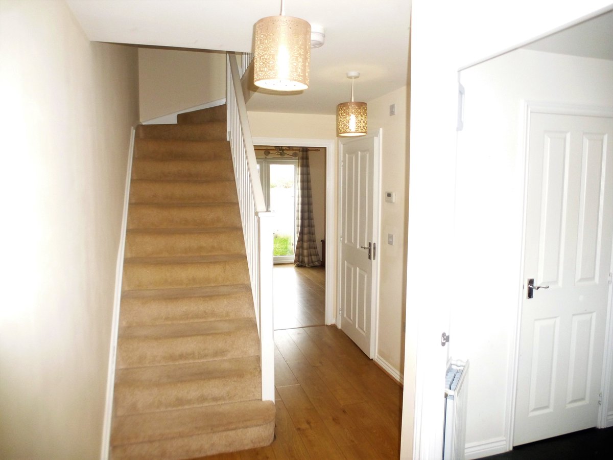 CruzProperty's tweet image. *TO LET* Fairbairn Way, Dunbar £700pcm
A modern two bedroom mid-terraced house, situated within a new development of housing in Dunbar.  #Cruz #propertymanagement #propertytorent @LothianLoop