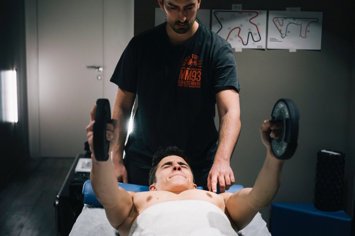 .<a href="/marcmarquez93/">Marc Márquez</a> “Lo más difícil es el aspecto psicológico”. Con rutinas de dos horas y media por la mañana y por la tarde. <a href="/motociclismo_es/">Motociclismo España</a>