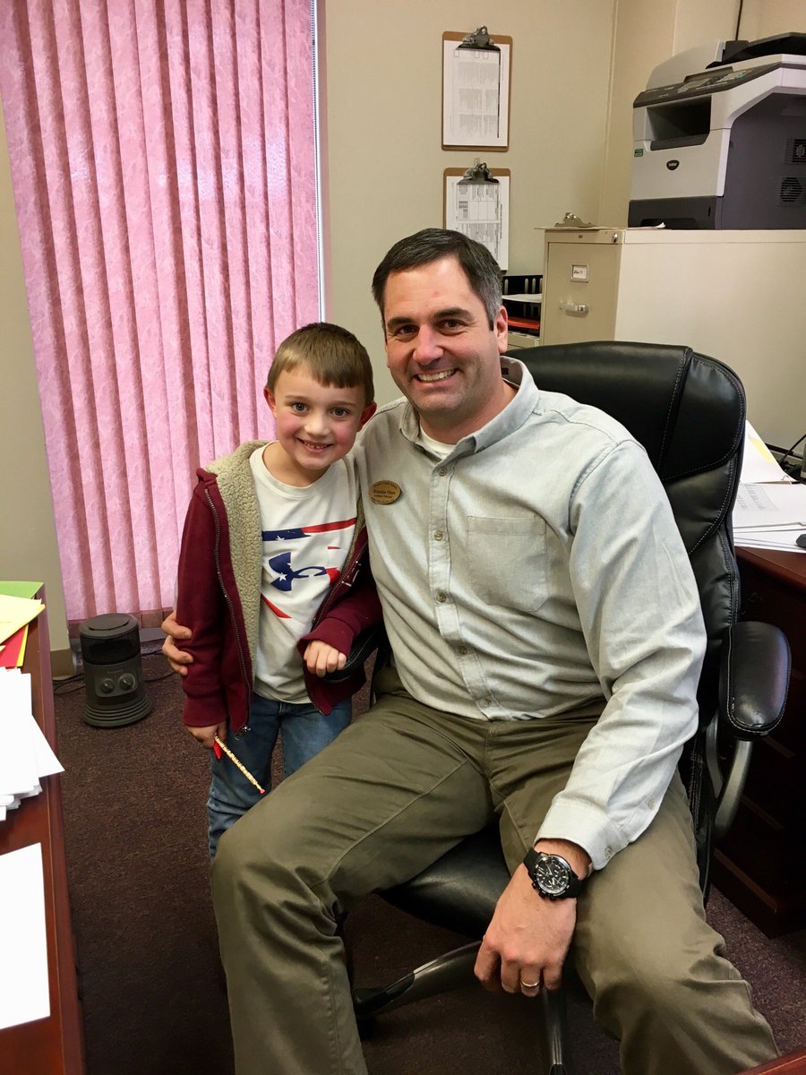 A good call home for sweet little Braxton! Ms. Connell reports that Braxton always has a positive attitude, encourages others in his class, and is a very hard worker! He brings a smile to everyone’s face and we love having him in our Mosheim family. 💜💛