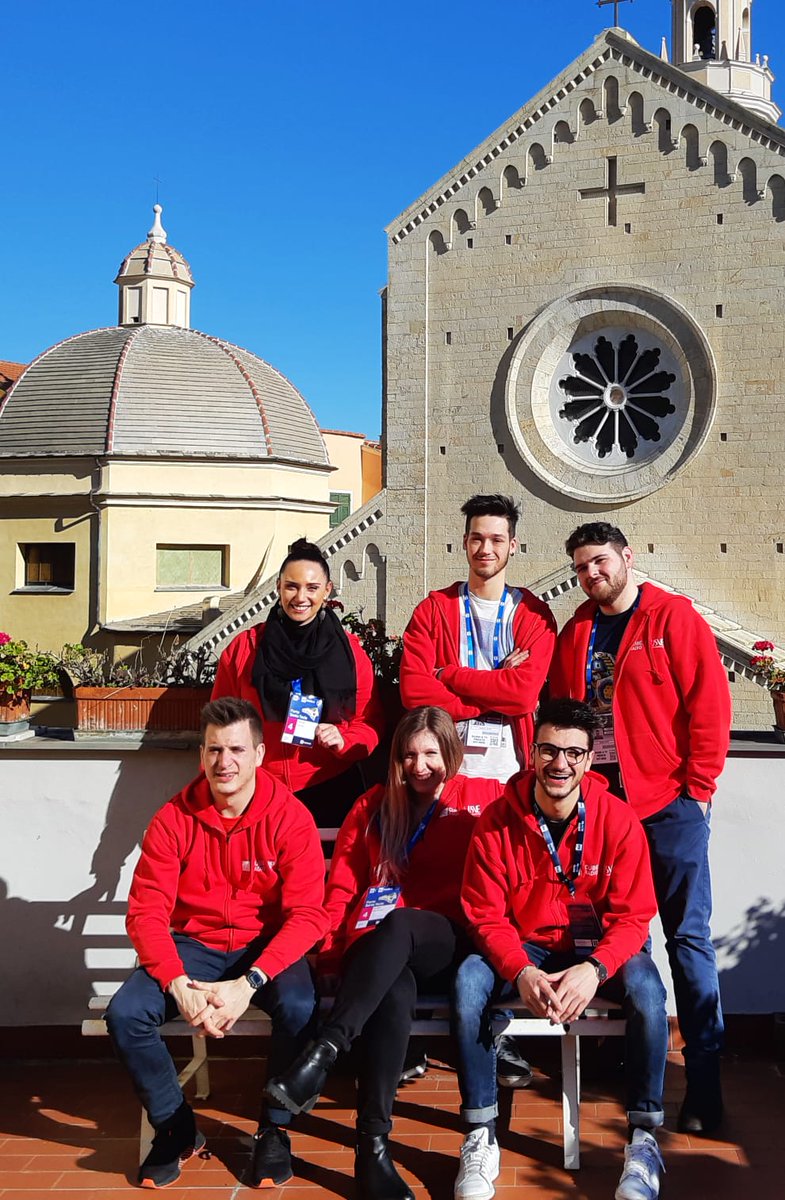 Ecco qui il team di <a href="/IUSVEcuberadio/">Cube Radio</a>! 
Pronti per affrontare la prima serata del #festivaldisanremo