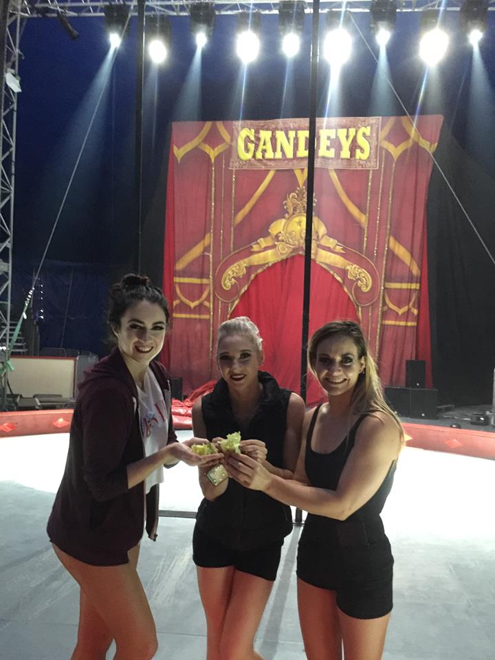 ...and here are our lovely ladies with their lucky lettuce! 🥗 at The Great Circus of Europe #hongkong #ChineseNewYear #CNY2019 #YearofthePig #luckylettuce #tradition #festival #celebration