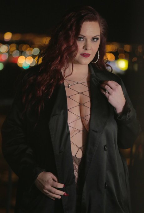 I just can't get enough of the bright lights in Vegas so I'm coming back Feb.27 -Mar.3!   Love this shot