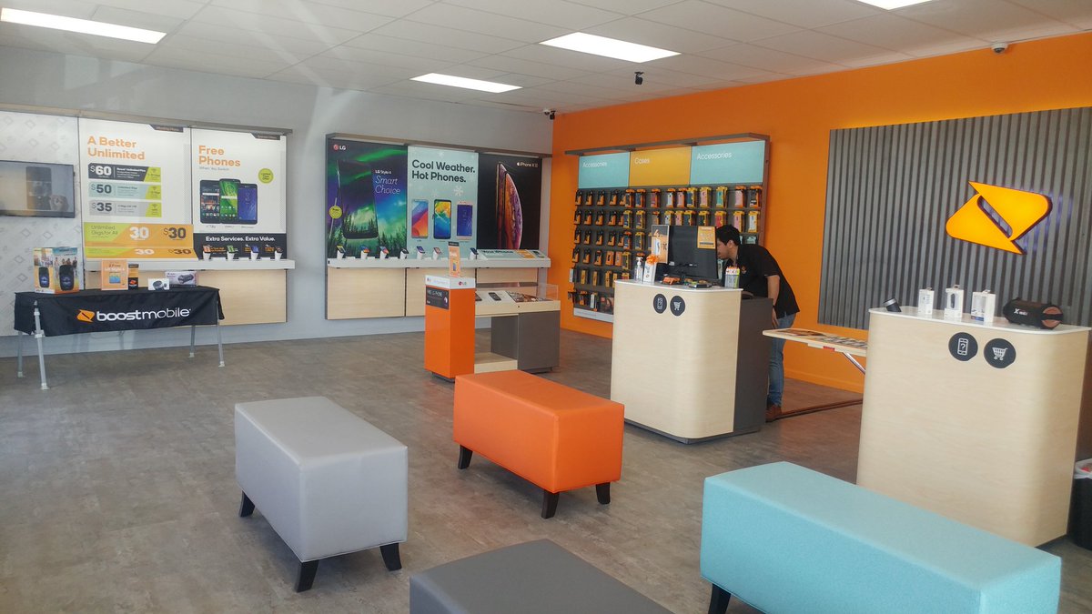 Welcome to Cellular Empire in Cudahy, California.  Openned door &amp; ready for business. #theVIPboost @noreen_vip <a href="/VIPwireless/">VIP Wireless</a>