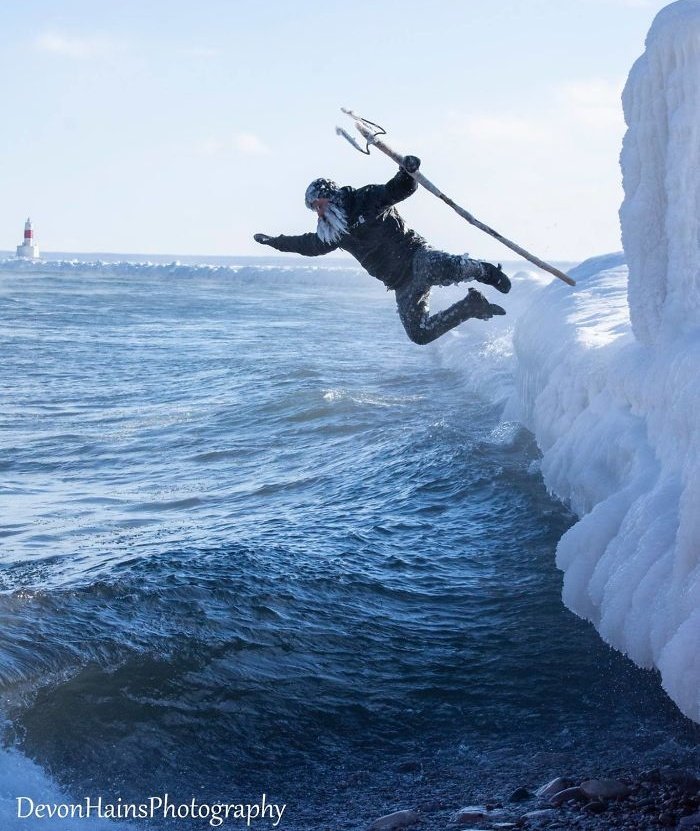 GratitudeDNA's tweet image. ช่วงที่อเมริกาเผชิญกับโพลาร์วอร์เท็กซ์หรือลมวนขั้วโลก อุณหภูมิต่ำติดลบเลขสองหลัก คนทั่วไปคุดคู้คลุมโปงอยู่กับบ้าน แต่ชายสองสามคนในมิชิแกนออกไปเล่นน้ำและโต้คลื่นในทะเลสาบสุพีเรีย อควาแมน เจ้าสมุทรของแท้ 😂

ดูภาพแล้วพอเข้าใจว่าหนาวแค่ไหน..ไม่ต้องทดลอง

ภาพจาก: DHphotoMI