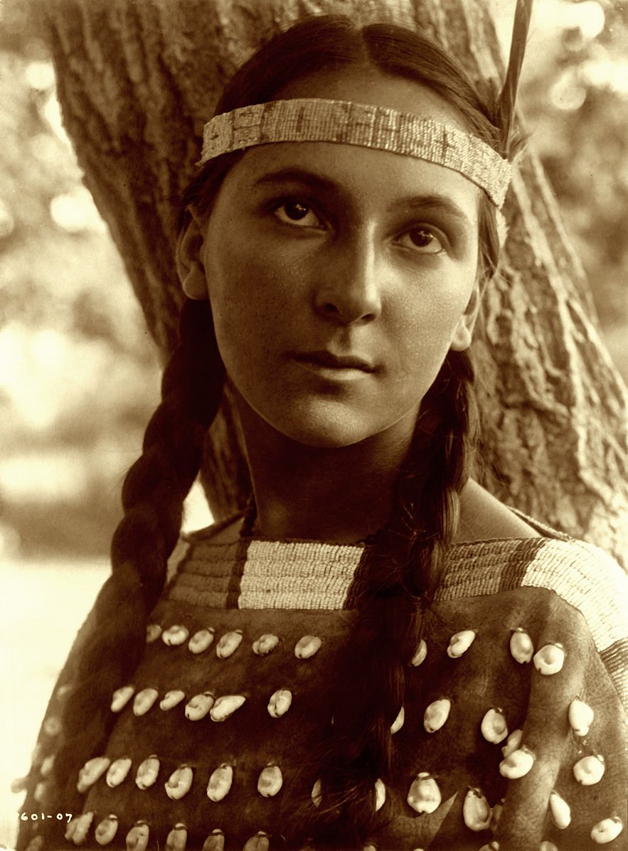 Lucille, Dakota Sioux, 1907 #EdwardCurtis #Photography
