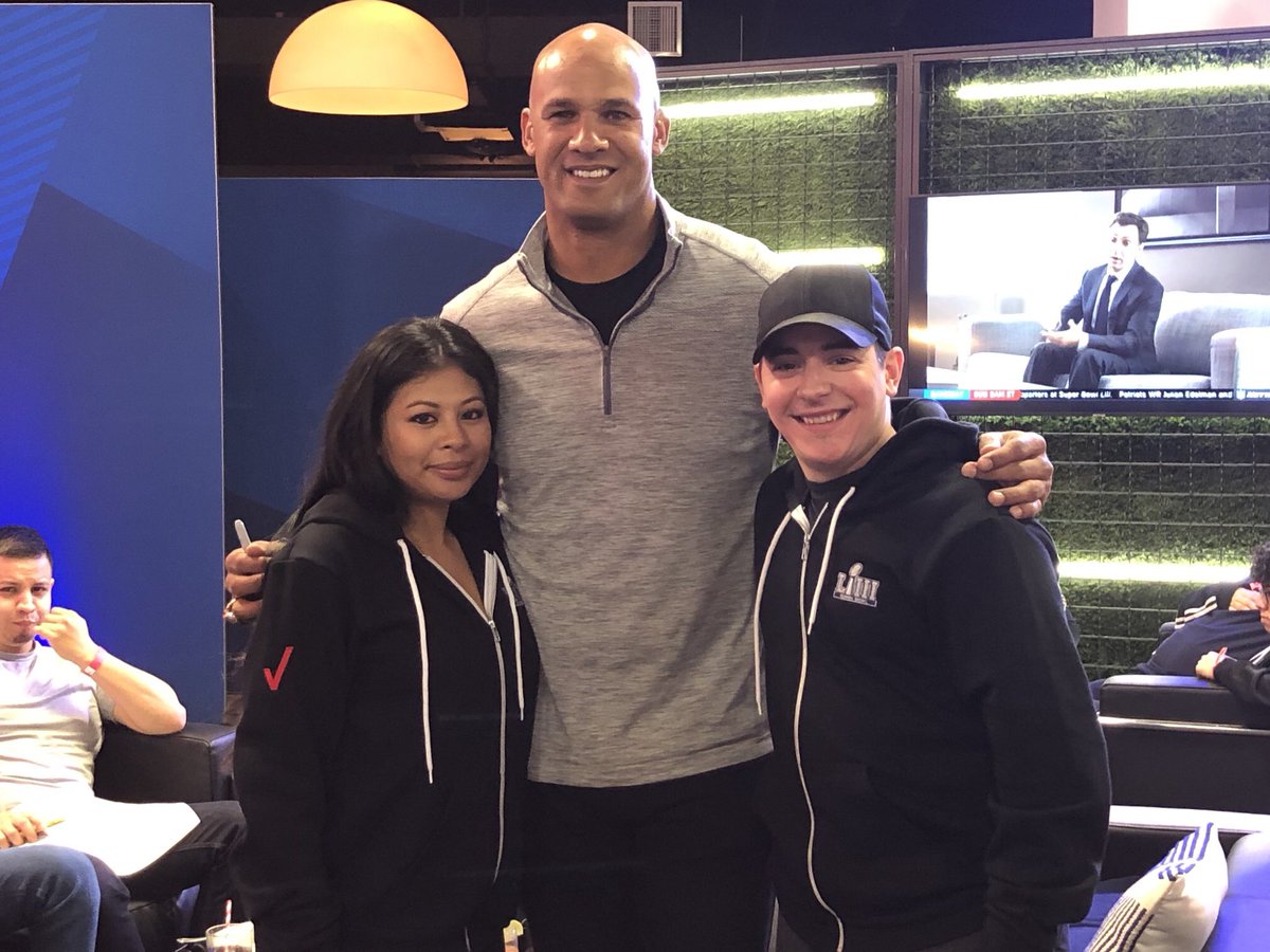 mike_pasciuto's tweet photo. #SBLlll #VZUP @JasonTaylor @shaunalexander @KirkCousins8 @tylerlockett16 https://t.co/XoCQh9n1LH