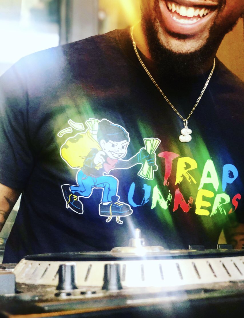 DJSWIN_MILLION's tweet photo. Running The Trap ๐ ๐ ๐
#Swinning๐ซ #IMYOURDJ๐คฉ
#MillionDollarSmile๐ค
#TrapRunners https://t.co/teSkgvGBVF