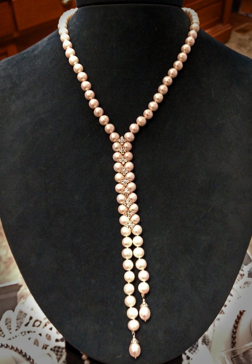 HolstromJewelry's tweet photo. Valentines day will be here before you know it! Check out these Freshwater Pearls with white topaz accents. #Pearls #PearlNecklace #BeautifulPearls #SheWillLoveIt #ValentinesDay #ValentinesDayGift #ValentinesDay2019 #ShopSmall #ShopCresco #ShopHolstroms 📿😍💕🎁🥰 https://t.co/OXmTtgoMrZ