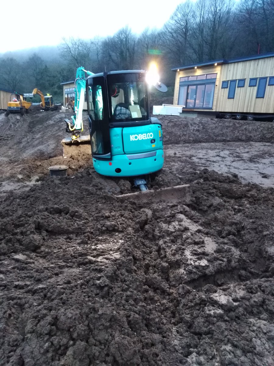 Ashley__Harden's tweet image. This poor little Kobelco is being put through hell at the moment! But she hasn't failed yet💪🏻@molsoncompact @molson_group @engcon_uk