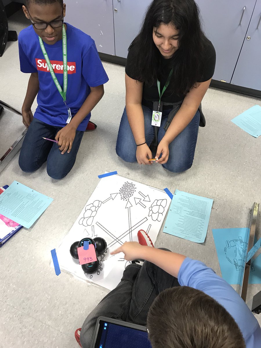 NMS16KJones's tweet photo. Cue robots rocking the rock cycle! #BeTheOneLCISD #nmsrules https://t.co/dgShW8leY0