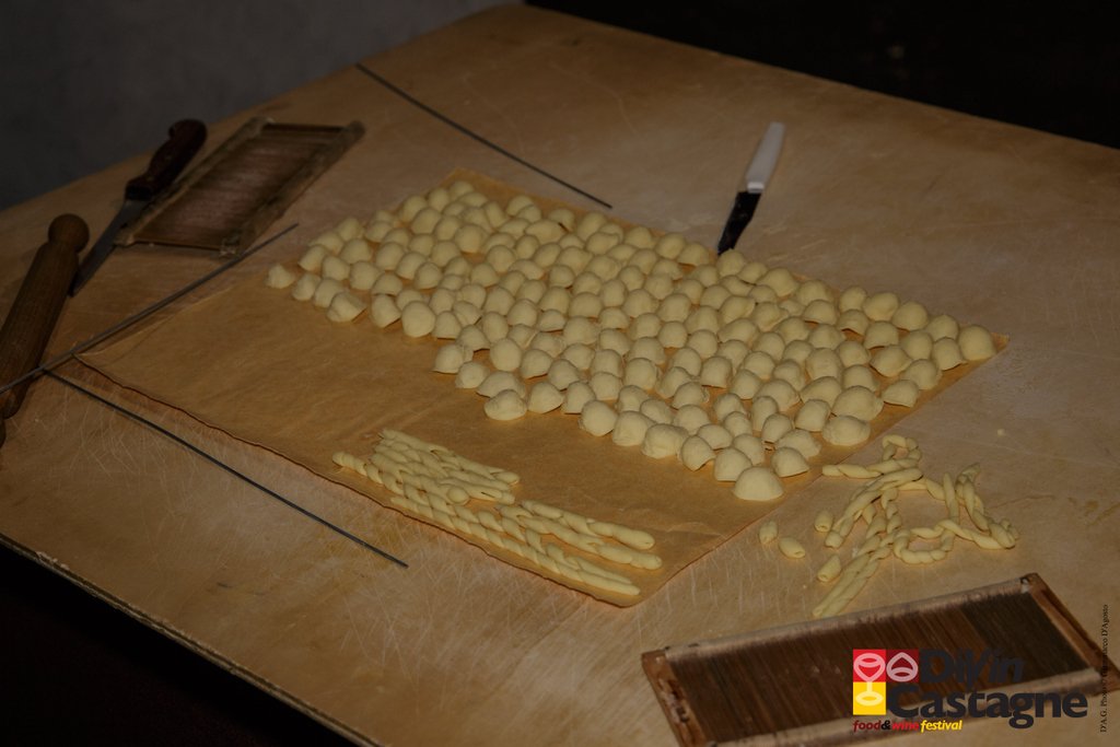 divincastagne's tweet photo. Fusilli al ferretto! 😋Quanti di voi li preparano ancora? #divincastagne #fuillialferretto #tradizioni #piattitipici  #napoli #campania #santantonioabate #festival #arte #gusto #foodandwine #fusilli #pasta #antichetradizioni #foodporn https://t.co/9dIGiIOFIK