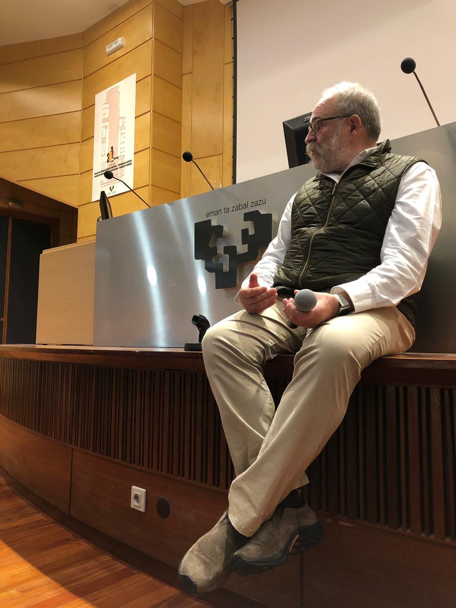 conflict_ehu's tweet photo. Dr. Ramón Alzate primer catedrático en Resolución de Conflictos en España hoy nos ha acompañado y nos ha regalado una clase magistral. Mila esker bihotzez. #analisisconflictos @conflict_ehu https://t.co/vcRtsJMl9v
