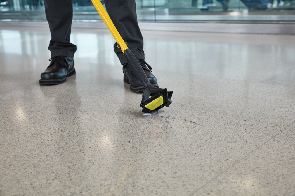 Tennis balls on a handle are a thing of the past with the #Rubbermaid Commercial Products 3-in-1 Floor Prep Tool. #floorcare

Learn more: ow.ly/7WxF50kj2dj