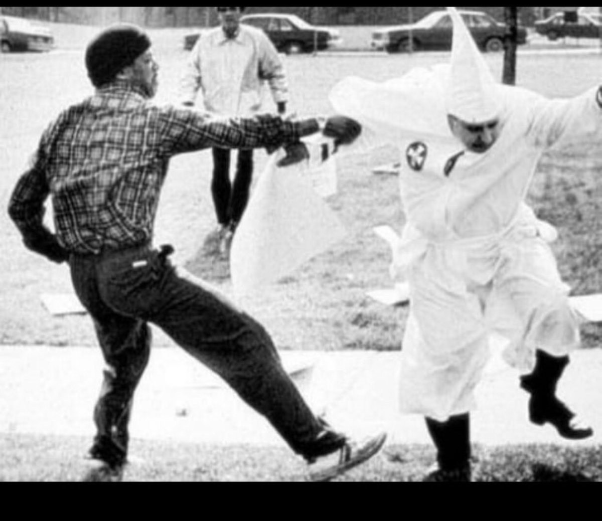 allblack_lives's tweet image. Did you know...

That on this day in Black History,
Tyrone "Fuck the Klan" Johnson was the 1st black man to have his picture taken while beating the breaks off a Kkk member.

#BlackPower 
#BlackHistory365_24_7
#BeatHisAssTyrone