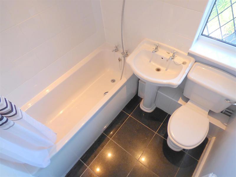 BelperProperty's tweet photo. FABULOUS 3 bed semi detached house to let in Mickleover. £650pcm. With quality fixtures and fittings and easy access to A38, Derby City centre and Royal Derby hospital, it's sure to be popular! Book your viewing today 01773 828555 #LeadersBelper #QualityProperty https://t.co/T0DVdsiKVc