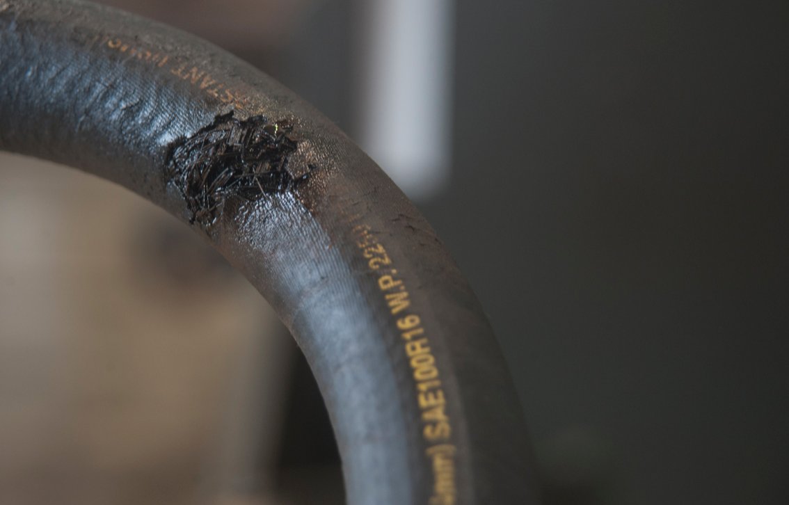 HydSupCo's tweet photo. Everyone in maintenance encounters hose failures. Occasionally, though, the failures come too frequently. Every failure should be analyzed, even if that analysis is as basic as deciding that the failure was normal and acceptable! #HydraulicSupplyCo #FluidPowerTips https://t.co/VQAajO0kMx