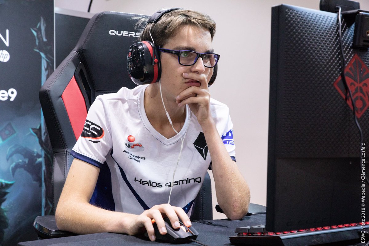 RVSTavalus's tweet photo. Qu'est-ce que pense @HeliosGamingFR si je propose à @Grayou_officiel un échange de maillots ? Moi personnellement je le vois bien avec du blanc et bleu ! (Coucou @Zhym_HS ) https://t.co/5kUjgkBtE5