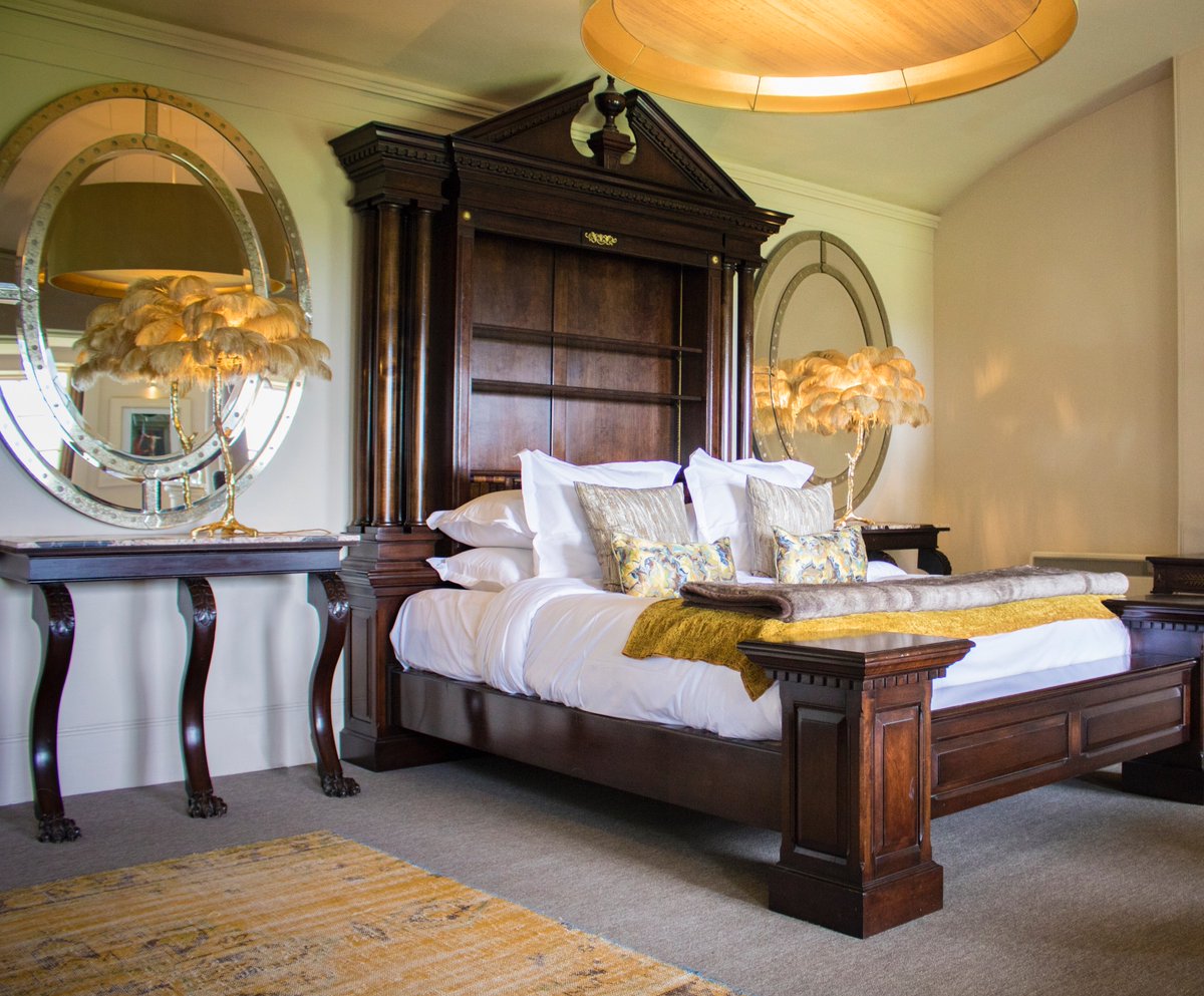 AynhoePark's tweet image. AYNHOE STYLE // Each of our bedroom suites captures the personality of Aynhoe, featuring the @amoderngrandtour Mini Feather Lamps in Old Gold. #amoderngrandtour #bedroom #featherlamp #minilamp #bedside #tablelamp #decor #interiors #interiordesign #aynho #aynhoepark