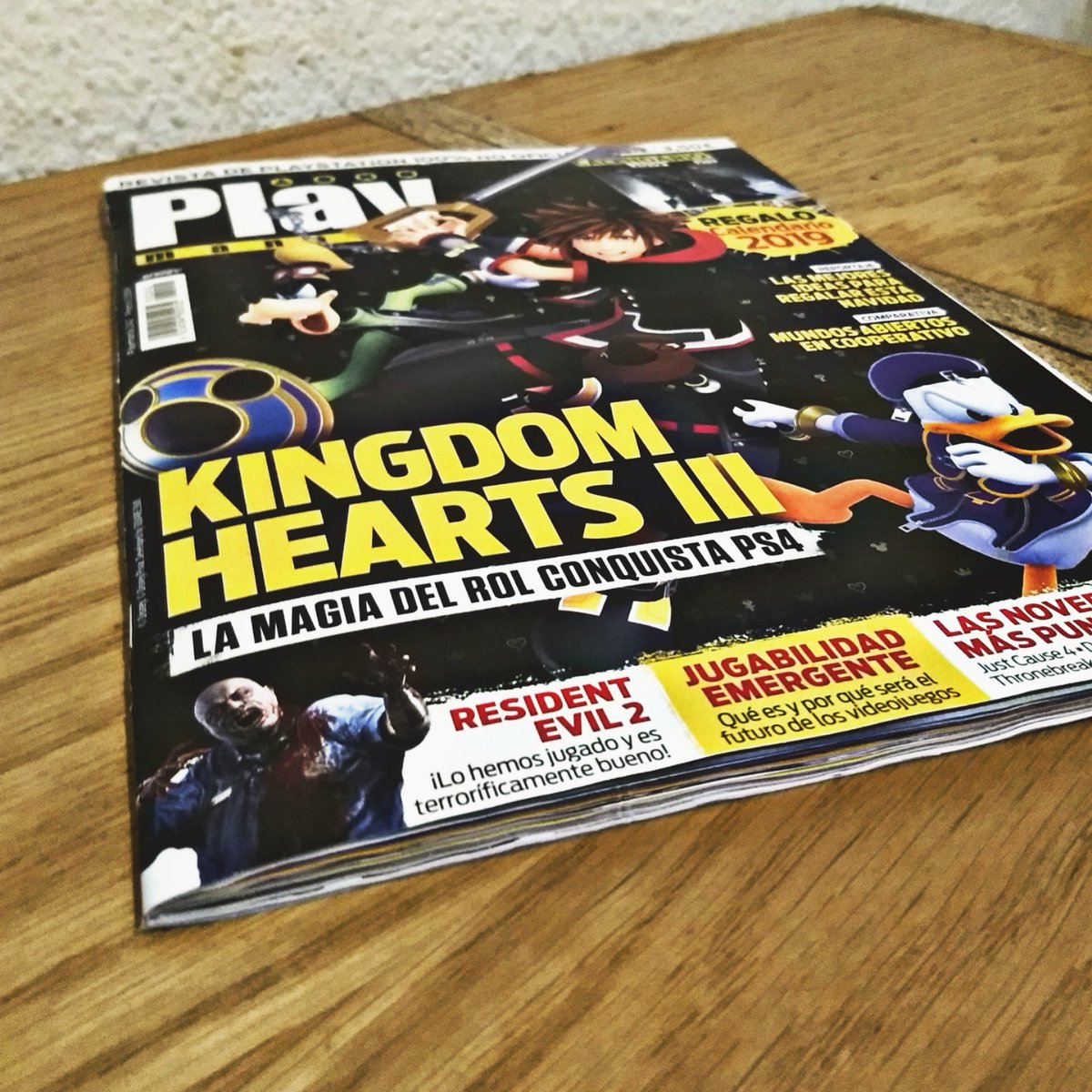 RedMassStudio's tweet image. Muchas gracias a @revisplaymania por las maravillosas palabras sobre #squarewaves que sacó en el número de diciembre. Nos dio fuerza en su momento y nos sigue recordando lo mucho que tenemos que seguir trabajando para conseguir sacar lo mejor de nosotros #devfromspain #indiegame