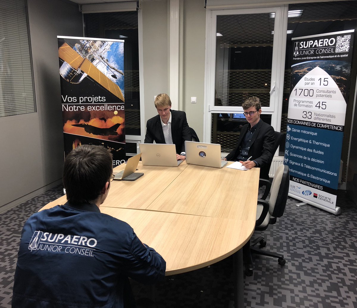 Dernier jour d’entretien pour revenir en détail sur les propositions des candidats au bureau 📝 Nous avons hâte de vous présenter l’équipe qui constituera le 40ème mandat de SJC! 🚀
#WeAreSJC