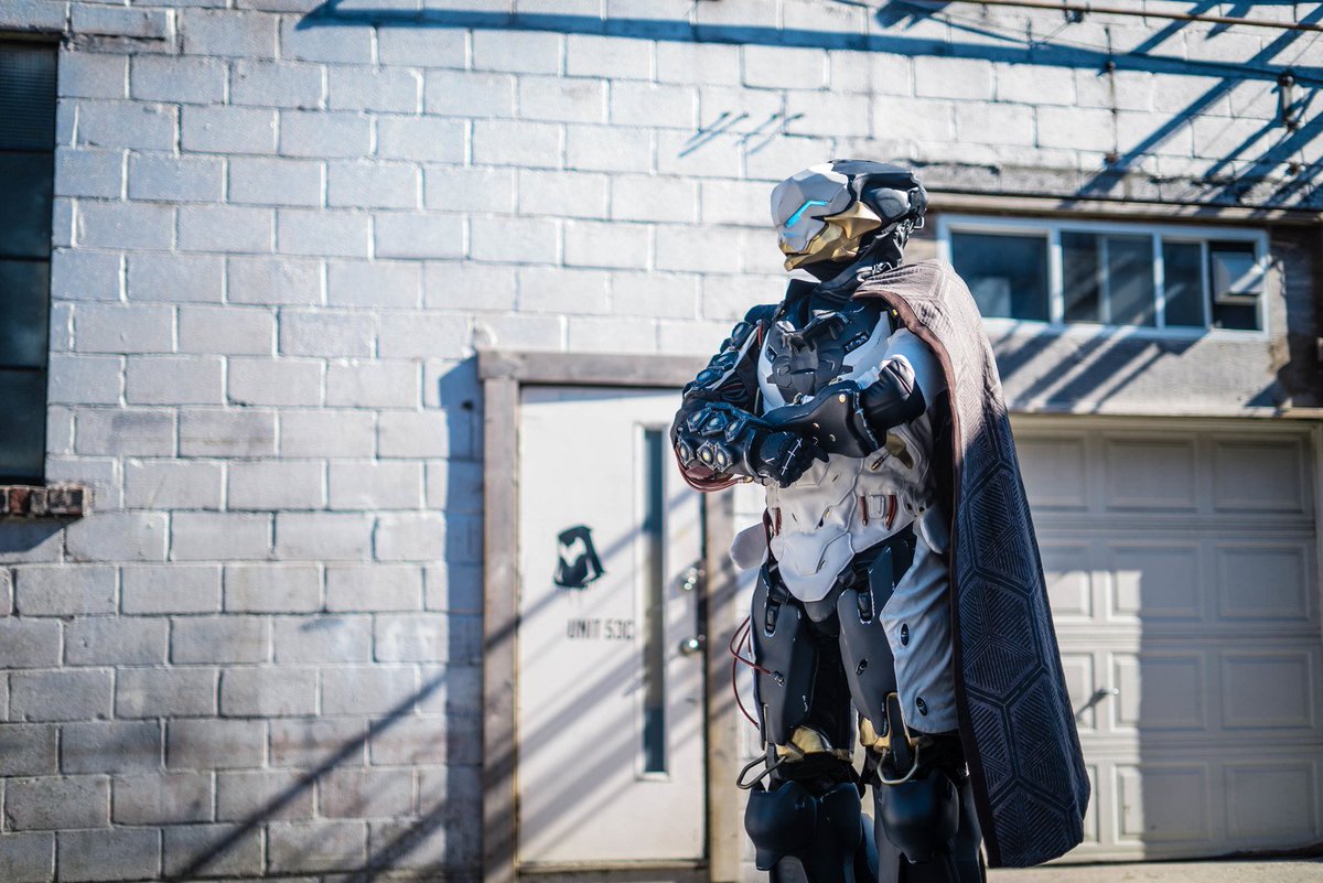 bioware's tweet image. Ice blasts. Lightning strikes. Flame bursts. The Storm has a solution for all life&apos;s challenges. Stylish cape included.  #AnthemGame
📷@HenchStudios