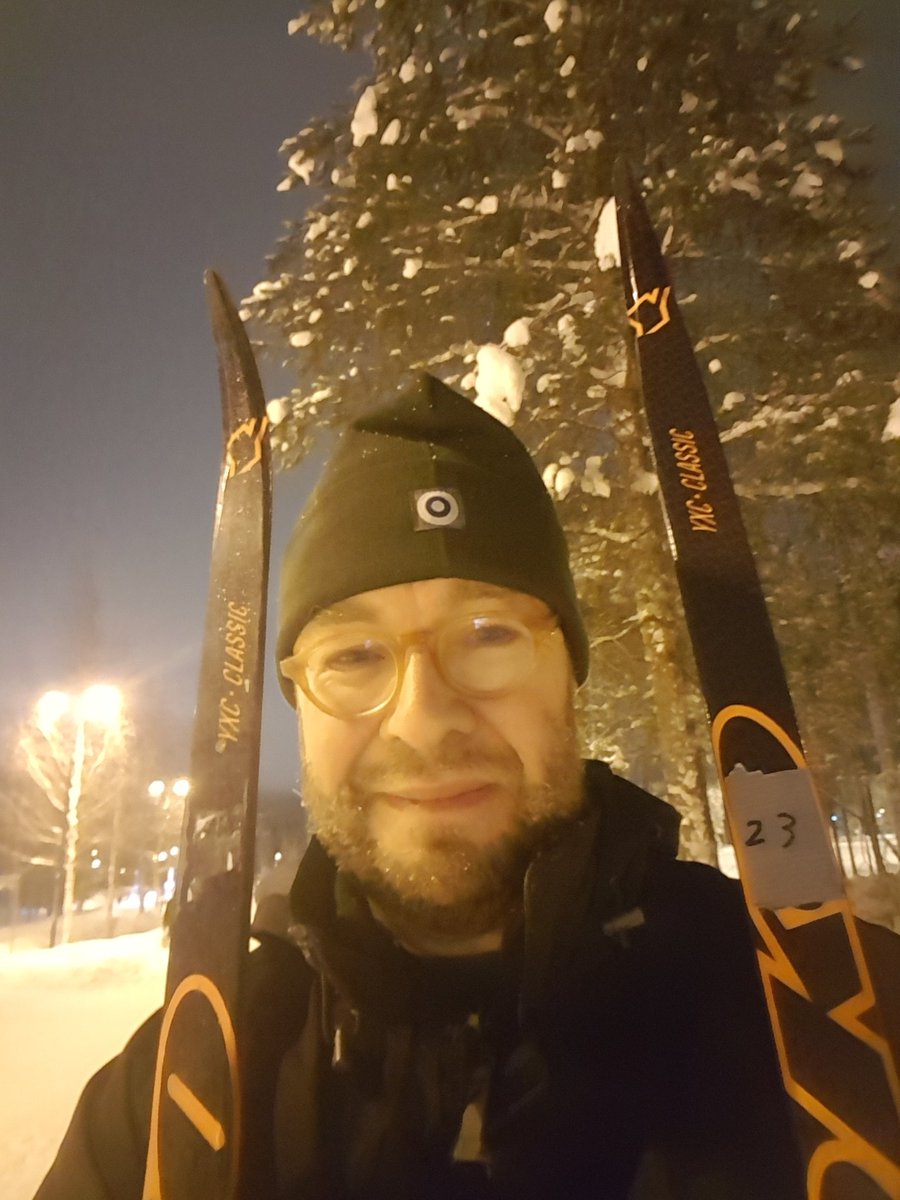 TimoHarakka's tweet photo. 4000 täynnä tänäkin talvena. #mpk228 #hopeahapsisompa https://t.co/avmr54cBLF