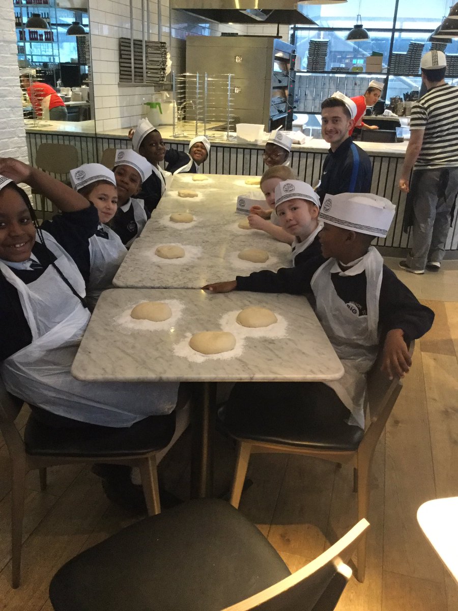 Thank you @PizzaExpress for supporting our #enrichment programme. Our children learnt about a day in the life of a chef, I think we have some budding chefs now! #eyetothefuture #worldofwork #chef #pizzamaking