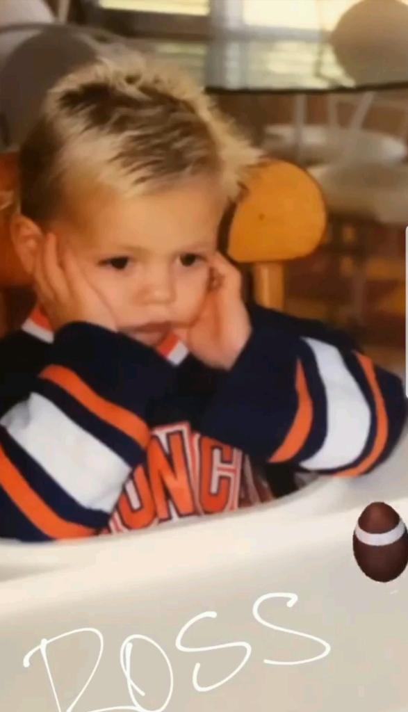 Vale_Rod20's tweet photo. In love 💛 @RossLynch https://t.co/FJYuhPd8sI