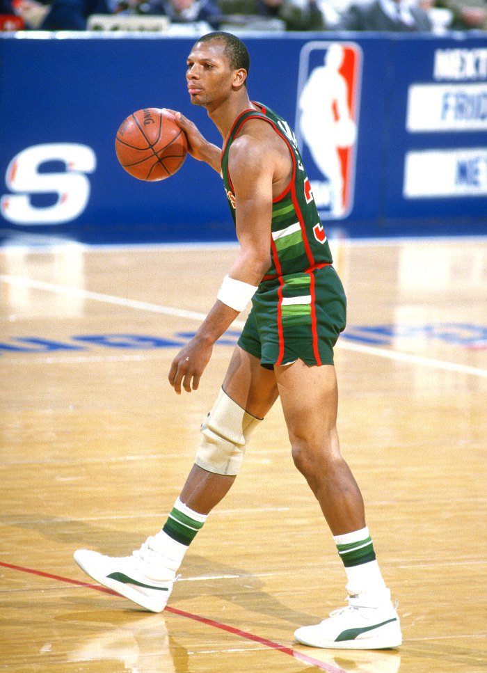 Aaron on Twitter: "Other Puma athletes in the NBA during the 1980s: Manute Bol (1985), A.C. Green (1985-87), Pressey (1986-87) and Buck Williams (1986-89). https://t.co/kKVcpHcbTO" / Twitter