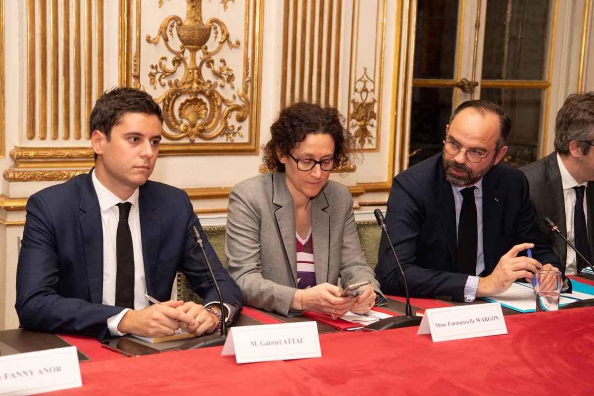 GabrielAttal's tweet photo. Avec @EPhilippePM et @EmmWargon, nous recevons à Matignon les représentants associatifs pour échanger avec eux sur le #GrandDebat. Ils ont un r��le majeur pour permettre à toutes les paroles de s’exprimer. https://t.co/nVI1r3MxDq