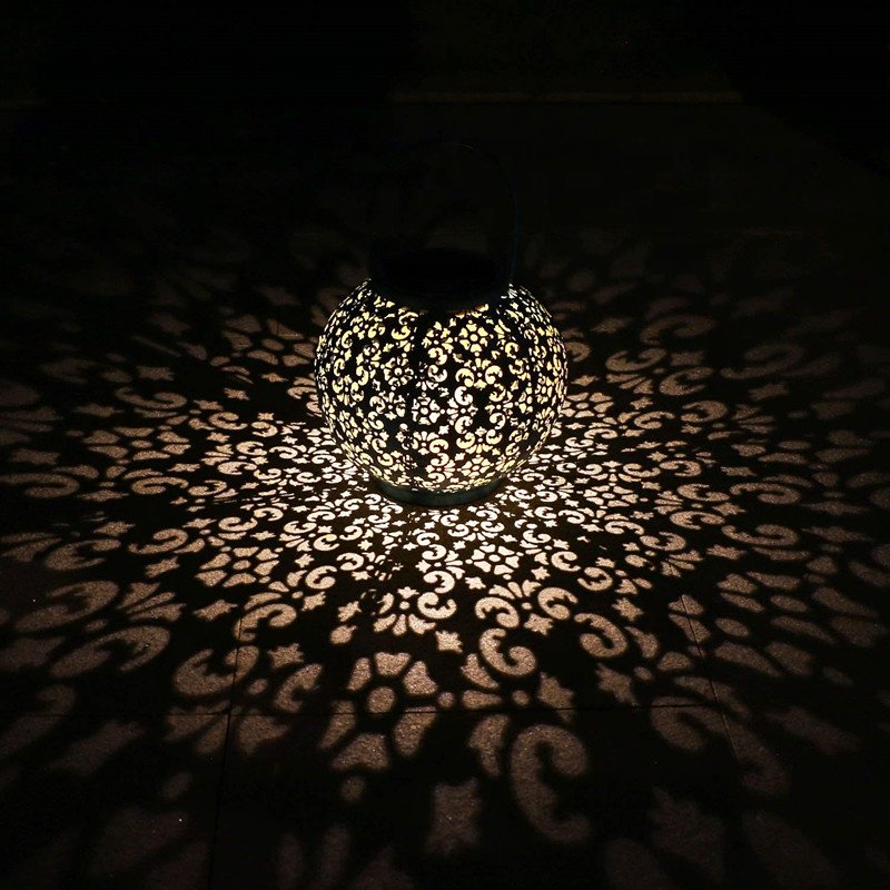 LEDHouse2's tweet image. Hermosa lámpara colgante decorativa, ideal para la decoración de jardines, quintas, restaurantes, patios. 
 Carga de día, ilumina de noche, incluye celda solar y baterías, impermeable a prueba de agua. .Medidas 17.5 x 20 cms.
facebook.com/LEDHouseLaguna