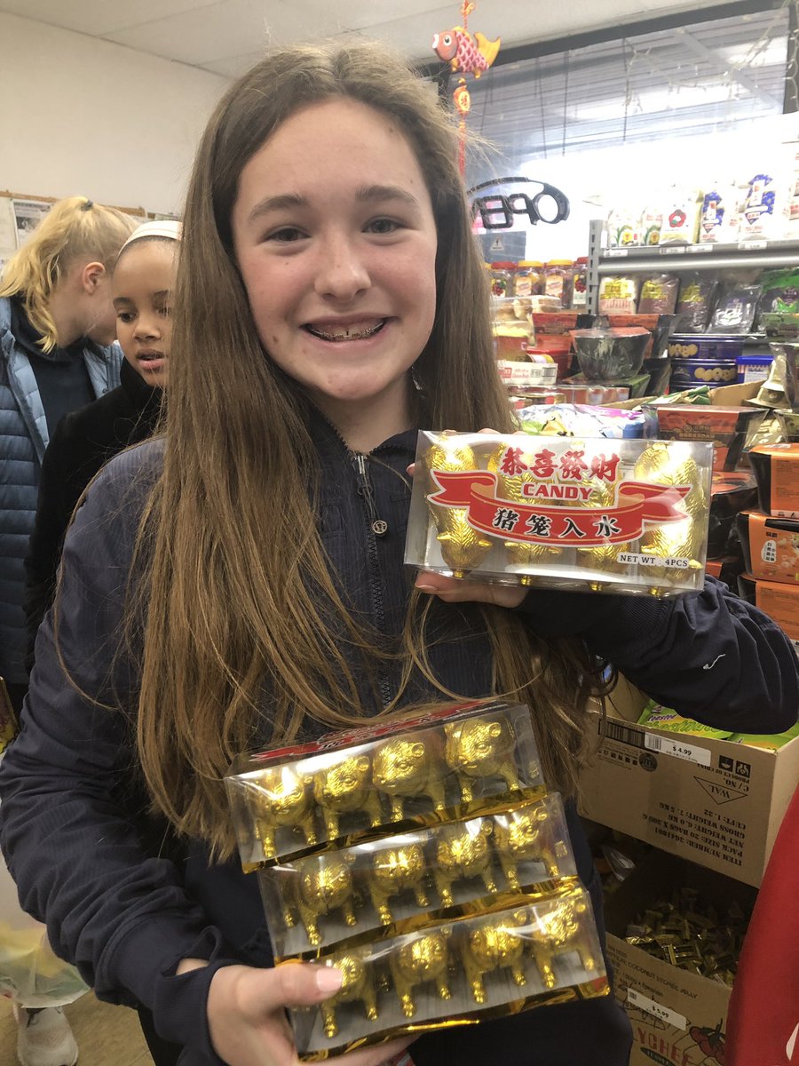 #7thgradeChineseclass visited a local Chinese market to shop Chinese New Year treats and apply their language skills in shopping #ChineseNewYearshopping #reallifeskill #chineselearning @StationMS220 @220Prairie @Prairie220 @barrington220