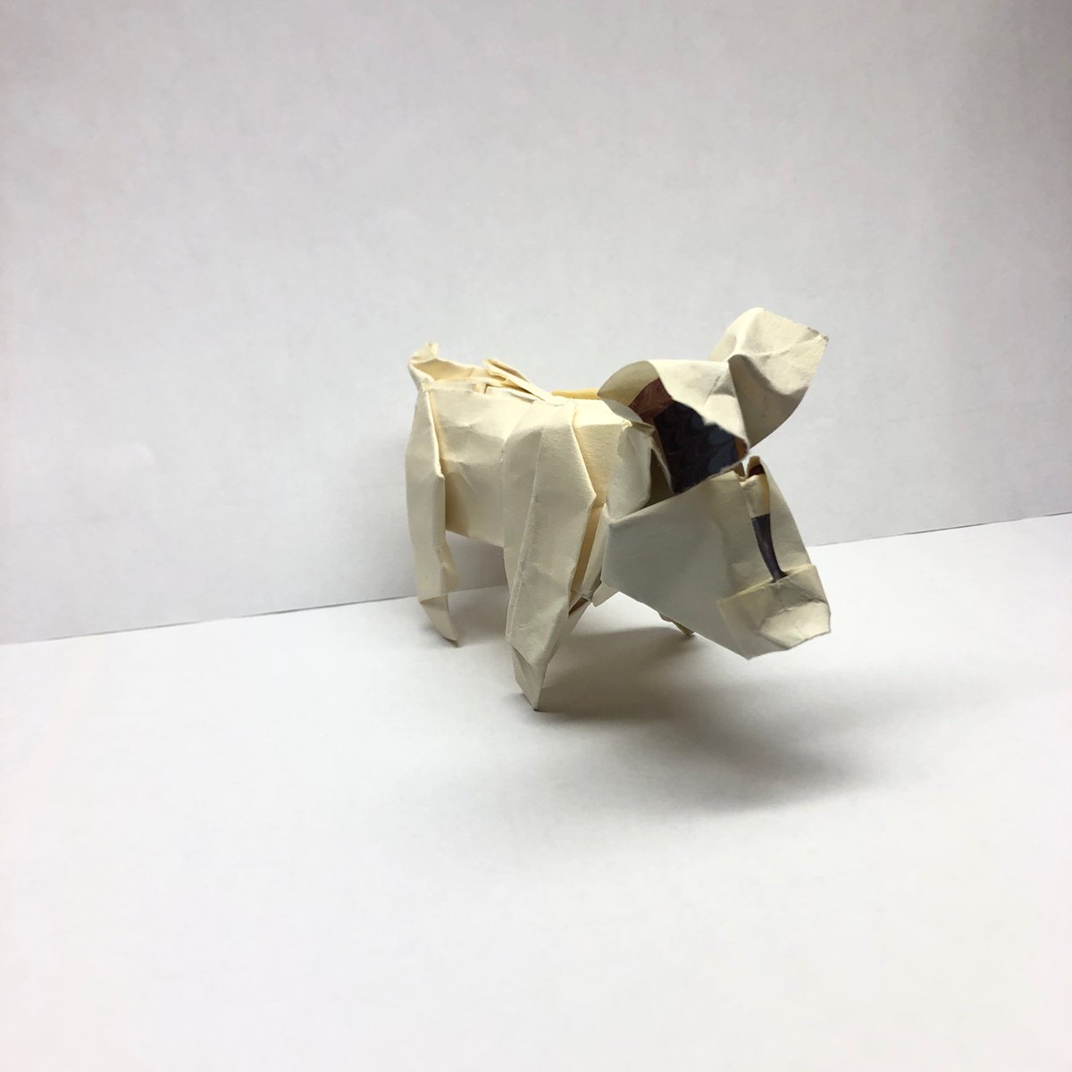 voldox_7591's tweet photo. Happy Chinese New Year y’all! Here’s a pig! From a 15x15cm piece of square paper. Designed and folded by me.

#origami #pig #chinesenewyear #yearofthepig #chinesenewyear2019 #origamipig https://t.co/nKi2e2cZx8