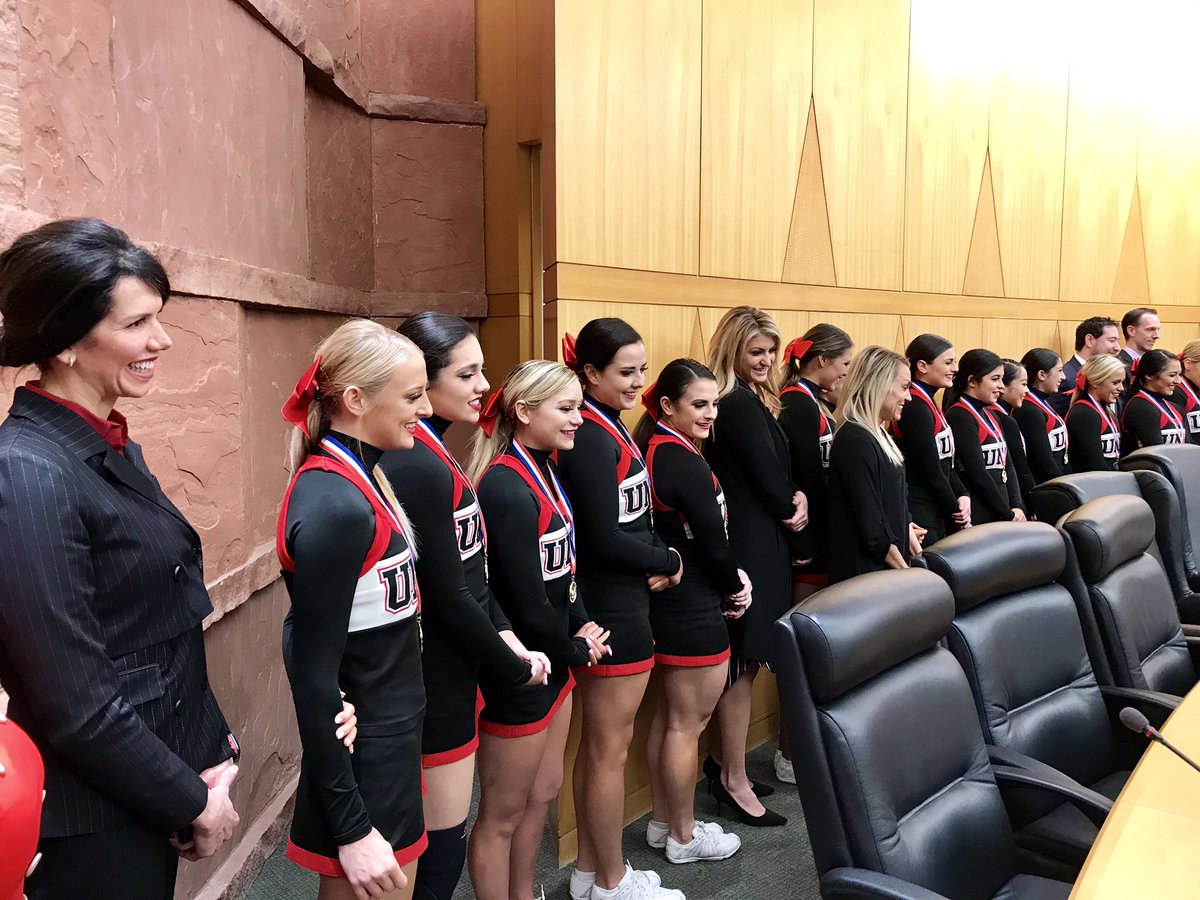 ClarkCountyNV's tweet photo. #ClarkCounty Commissioners honored the @UNLVCHEER team with a proclamation today recognizing their 1st place performance at the recent #UCANationals Competition. These student-athletes put in a lot of time &amp; effort &amp; are an important part of supporting @UNLVathletics! #Vegas https://t.co/vaQ0qtVdq2