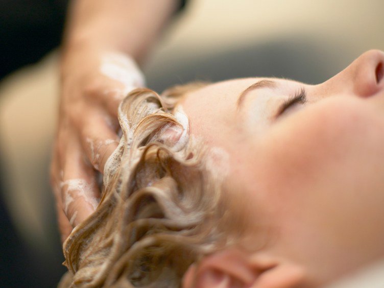 nmichaels_spa's tweet photo. Scrubbing your scalp is just as important as exfoliating your face.
Scalp Exfoliation Is the Crucial Step Your Hair-Care Routine Is Missing:
https://t.co/p1rMUyeYq9 https://t.co/fgKJOEgqlz