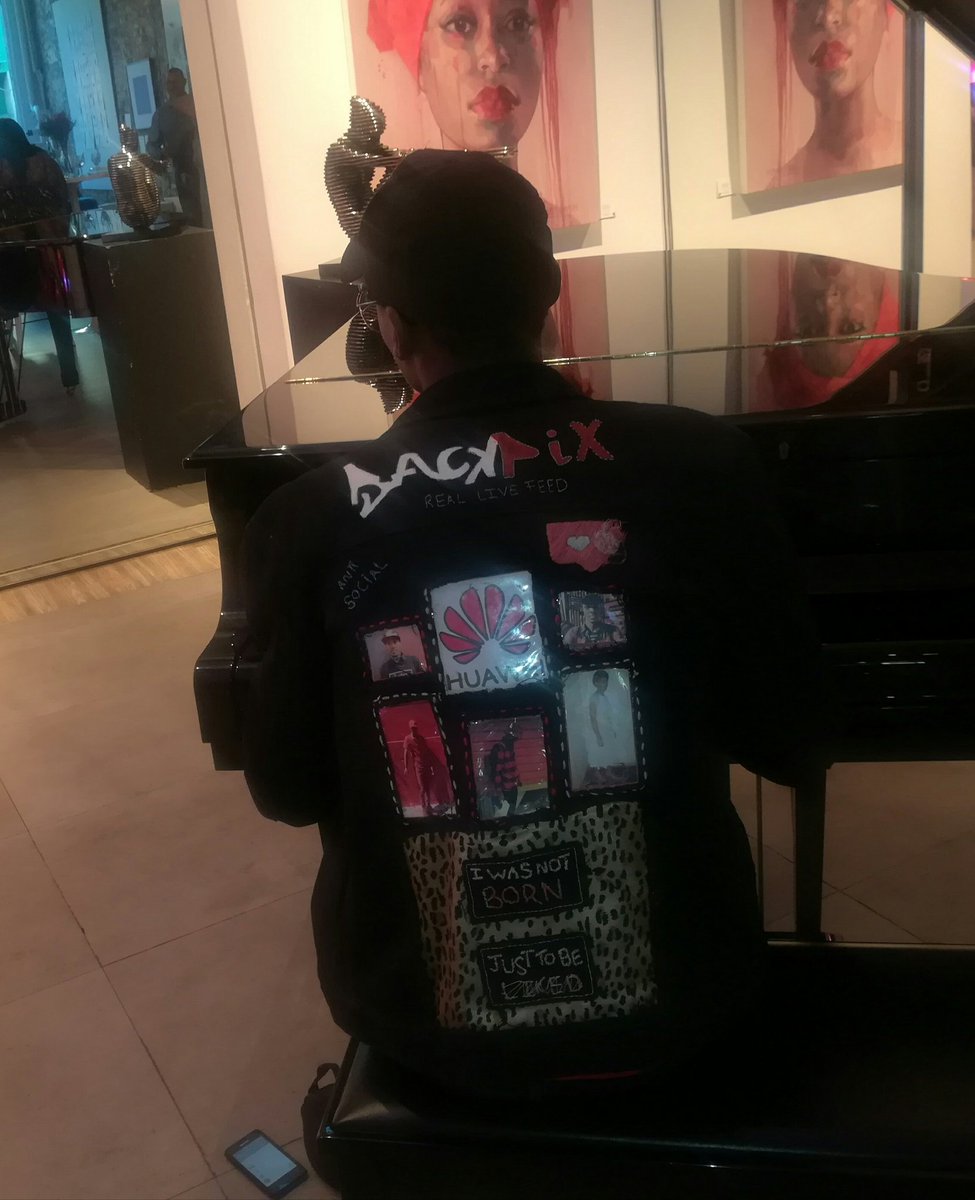 Apla47's tweet photo. @HuaweiZA @DJZinhle I love wring PiCs of my favourite things. My mom gran n huawei 😁 #DareToBeDifferent https://t.co/NVwZqXZp8O